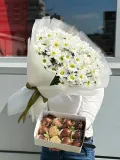 "Комбо: "Люмерия" букет хризантем + клубника в шоколаде " – Фото 1