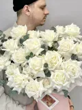 "«Опера» композиция в шляпной коробке из 25 эквадорских роз Плайя Бланка" – Фото 0