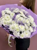 "Огромный букет хризантем с гипсофилой в сиреневом" – Фото 2