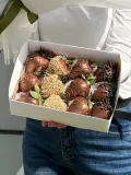 "Комбо: "Люмерия" букет хризантем + клубника в шоколаде " – Фото 2