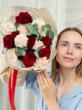 "Сборный букет бежевый с красной розой" – Фото 5