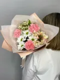 "«Пение птиц» букет с ромашкой и диантусами" – Фото 0