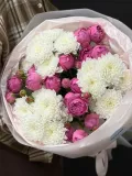 "Букет Мадам, кустовые пионовидные розы и кустовая хризантема" – Фото 1