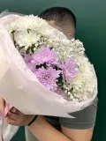 "Кустовая хризантема с воздушной гипсофилой" – Фото 1