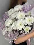 "Букет белые хризантемы и гипсофила" – Фото 2