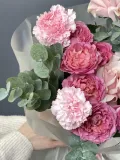 "Пышный букет с кустовой розой Джульетта Церайз" – Фото 4