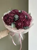 "Букет из 9 хризантем Бигуди и эвкалипта" – Фото 0