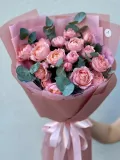 "Пионовидные розы Джульетта с веточками эвкалипта" – Фото 3