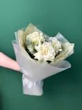 "Монбукет из 3 белых ажурных роз с эвкалиптом" – Фото 2