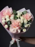 "Авторский букет, французские розы, кустовые хризантемы Ньютон и эвкалипт" – Фото 0