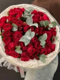 "Чистые чувства, Размер L, красные кустовые пионовидные розы" – Фото 2
