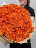 "Букет из 101 оранжевой кустовой розы" – Фото 1