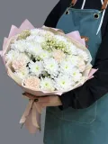 "Букет с диантусами, кустовой хризантемой и гипсофилой" – Фото 2