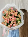 "11 кустовых роз (сорт Кения) нежный микс" – Фото 2
