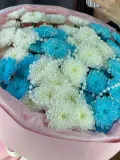 "Букет из белых и голубых кустовых хризантем «Bubble Candy» 🤍🩵" – Фото 1