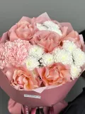 "Пышный букет с розами, гортензией и хризантемами" – Фото 1