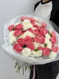 "Авторский букет 259 - 65 бело-розовых диантусов" – Фото 0