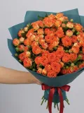 "Букет из 31 оранжевой кустовой розы" – Фото 2