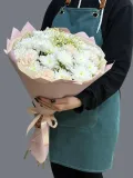 "Букет с диантусами, кустовой хризантемой и гипсофилой" – Фото 1