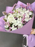 "Букет сборный белые альстромерии и розовая статица" – Фото 3