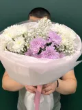 "Кустовая хризантема с воздушной гипсофилой" – Фото 0