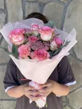 "Букет-комплимент из нежно-розовых роз и эвкалипта " – Фото 1