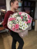 "Букет "Романтические чувства" из хризантем ромашек и розочек" – Фото 2