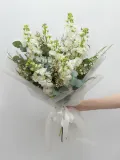 "Сборный букет из белой маттиолы, эвкалипта и ваксфлаувера " – Фото 1