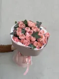 "Букет из кустовой розы Джульетта и эвкалиптом" – Фото 1