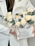 "«легкость мысли» композиция из кремовых диантусов с эвкалиптом" – Фото 4