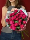 "Монобукет «Малиновая кустовая роза» 7 шт" – Фото 1