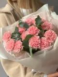 "Монобукет диантусов с эвкалиптом нежный" – Фото 1