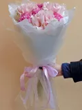 "3 французские розы с диантусом. Букет на 1 сентября" – Фото 2