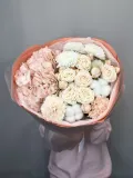 "Букет с гортензией, кустовой пионовидной розой и диантусами" – Фото 2