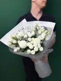 "Букет из белоснежной эустомы и кустовой хризантемы" – Фото 1