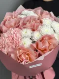 "Пышный букет с розами, гортензией и хризантемами" – Фото 0