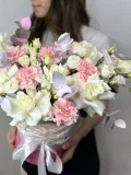 "Композиция из нежных роз, диантусов и лизиантуса" – Фото 2