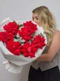 "Яркий букет из 7 французских роз и эвкалипта" – Фото 2