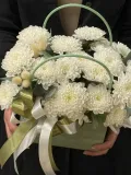 "Белая кустовая хризантема в сумочке" – Фото 1