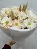 "Букет из кустовых хризантем и лагуруса" – Фото 0