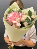 "Букет из французской розы, кустовых роз и альстромерии " – Фото 1