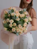 "Роза кустовая с эвкалиптом большой букет" – Фото 3