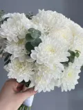 "Свадебный букет из хризантем и эвкалипта " – Фото 2