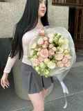 "Букет из белых и розовых кустовых роз" – Фото 1