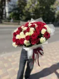 "Букет из 45 роз в упаковке" – Фото 0