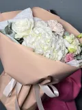 "Авторский букет из гортензии, пион. Роз, диантусы" – Фото 2