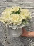 "Французские белые розы в шляпной коробке " – Фото 3