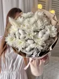 "Авторский букет: белая хризантема, натуральный хлопок, лагурус" – Фото 2