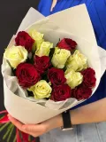 "Букет белые и красные розы микс 15 шт" – Фото 0