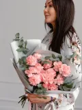 "Букет из розовых диантусов и ароматного эвкалипта " – Фото 4
